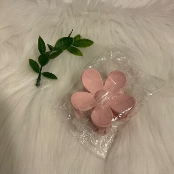 Pink flower Claw Clip NWT - Picture 2 of 4